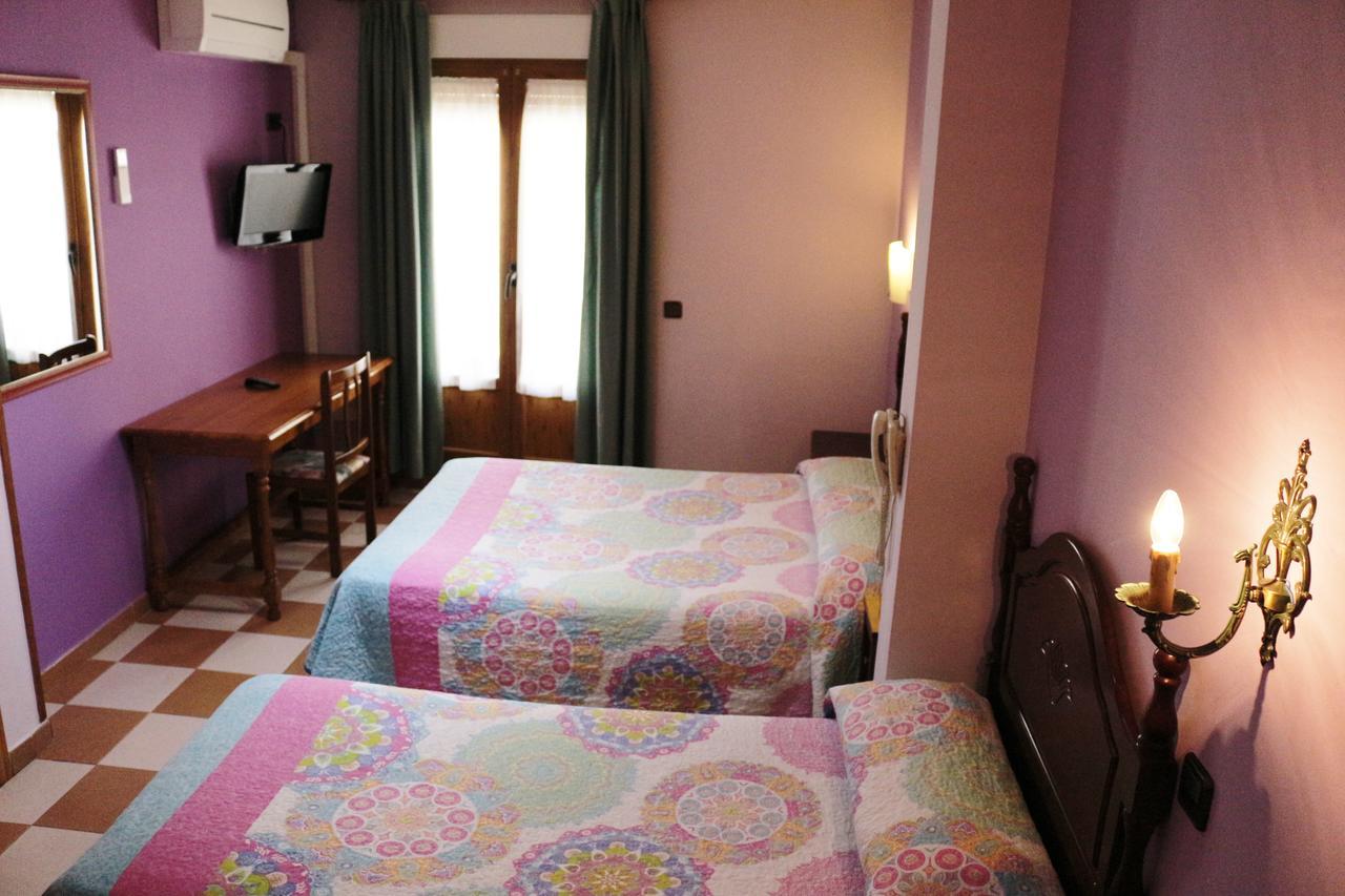 Hostal Don Jaime II Ségovie Extérieur photo